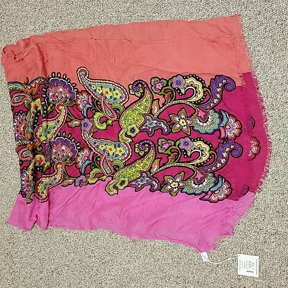 Vera Bradley soft fringe scarf, pink swirls 100% rayon new with tags - Picture 1 of 4